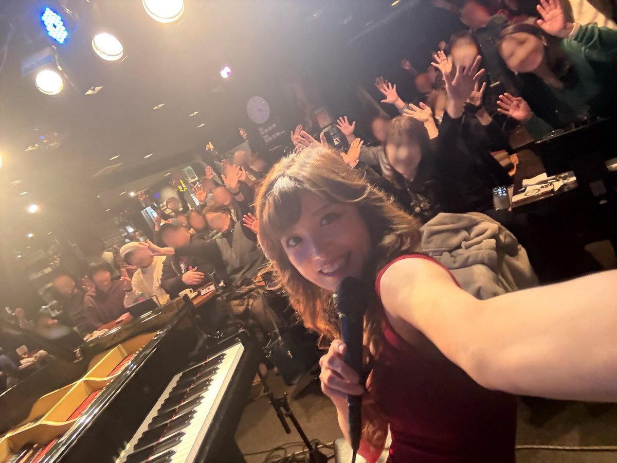 riyoriyo_'s tweet photo. 【今週末は、東北へツアーいきます♡】

こんばんは。
先週は大阪、名古屋ツアーでしたが
3日間とも超満員御礼のご来場に感謝でした！
名古屋2日目は女性限定(女性ご同伴なら
男性も入場可)ライブ、
女祭りでしたが11回目にして過去最高のご来場！
女性がたくさんのライブはなんだか空気も違い？
とってもいい香りがします😂♡笑
この2daysライブはご好評で
次回また4月に名古屋ケニーズで開催決定❣️
4/11（土）普通ライブ
4/12（日）お昼・女祭りライブです！
ご予約はもう少ししたら始まると思うので
またぜひお楽しみに♡

さて、そんなわけで…！
今週末からは【東北地方】へまいります❣️☃️
まだご予約大丈夫だと思いますので、
東北の皆さま、ぜひぜひ会いに来てね🥹
終演後は各地でサイン会もございます♡

2/5(木)山形「Noisy Duck」
【MC】¥4,500
【LIVE】開場18:00、開演19:00 (2set 入替無し)
【予約】 090-9744-1226、 023-633-6506　
【住所】山形市七日町3-3-31

2/6(金)秋田「The Cat Walk」
【MC】¥4,500
【LIVE】開場18:00、開演19:00 (2set 入替無し)
【予約】 018-865-6699　
【住所】秋田市大町3丁目4-11 　

2/7(土)福島「MINGUS」
【MC】¥4,500
【LIVE】開場13:00、開演14:00 (2set 入替無し)
【予約】 024-522-5341
【住所】福島市大町1-7