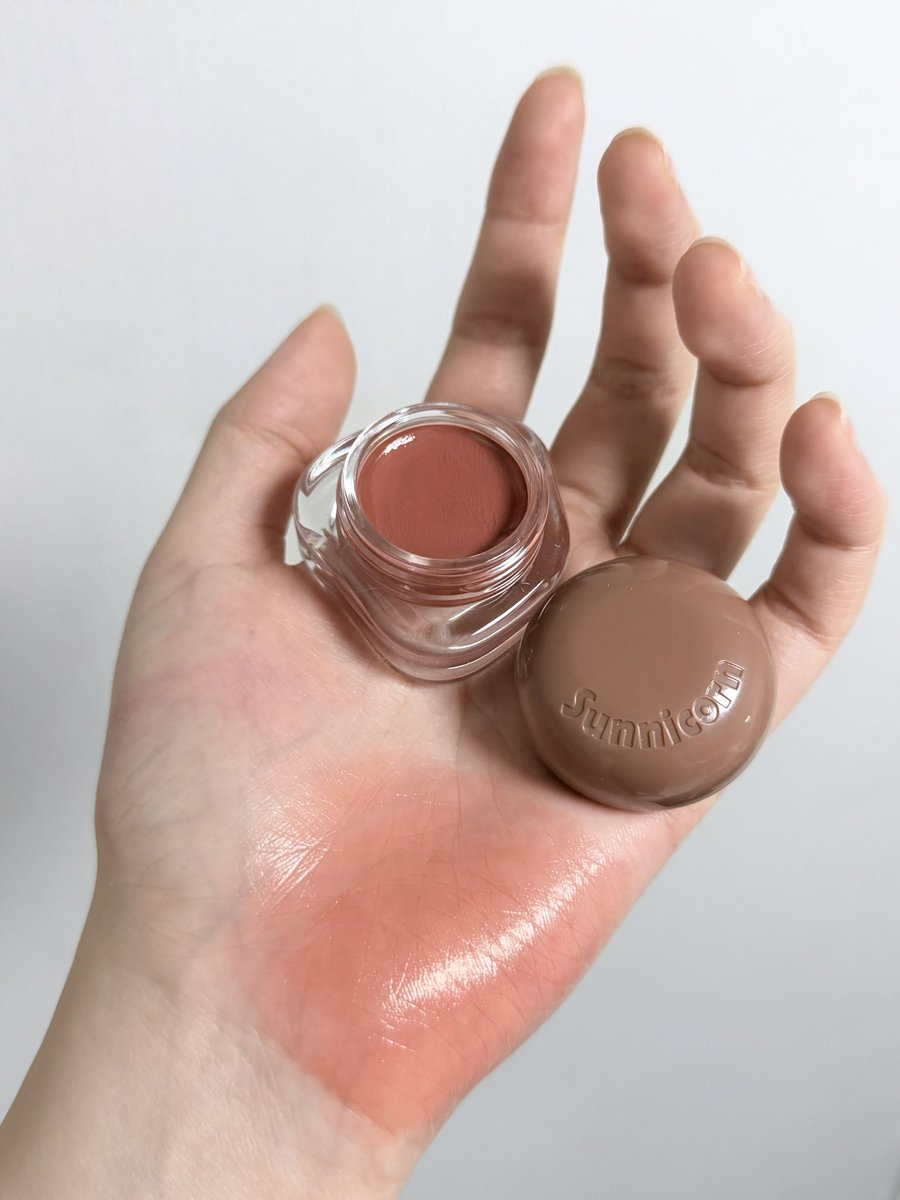 #제품제공 #RT이벤트
팔로워 분들을 위해 색조 이벤트 들고왔어요!!𖦹𖦹𖦹 

써니콘 아보히알 립앤치크 6Color
가벼운 발림성, 생기 가득 속광 치크! 
립으로 발라도 너무 예뻐요🍓

#RT + #Follow 
추첨 2분에게 전색상을 보내드립니다!