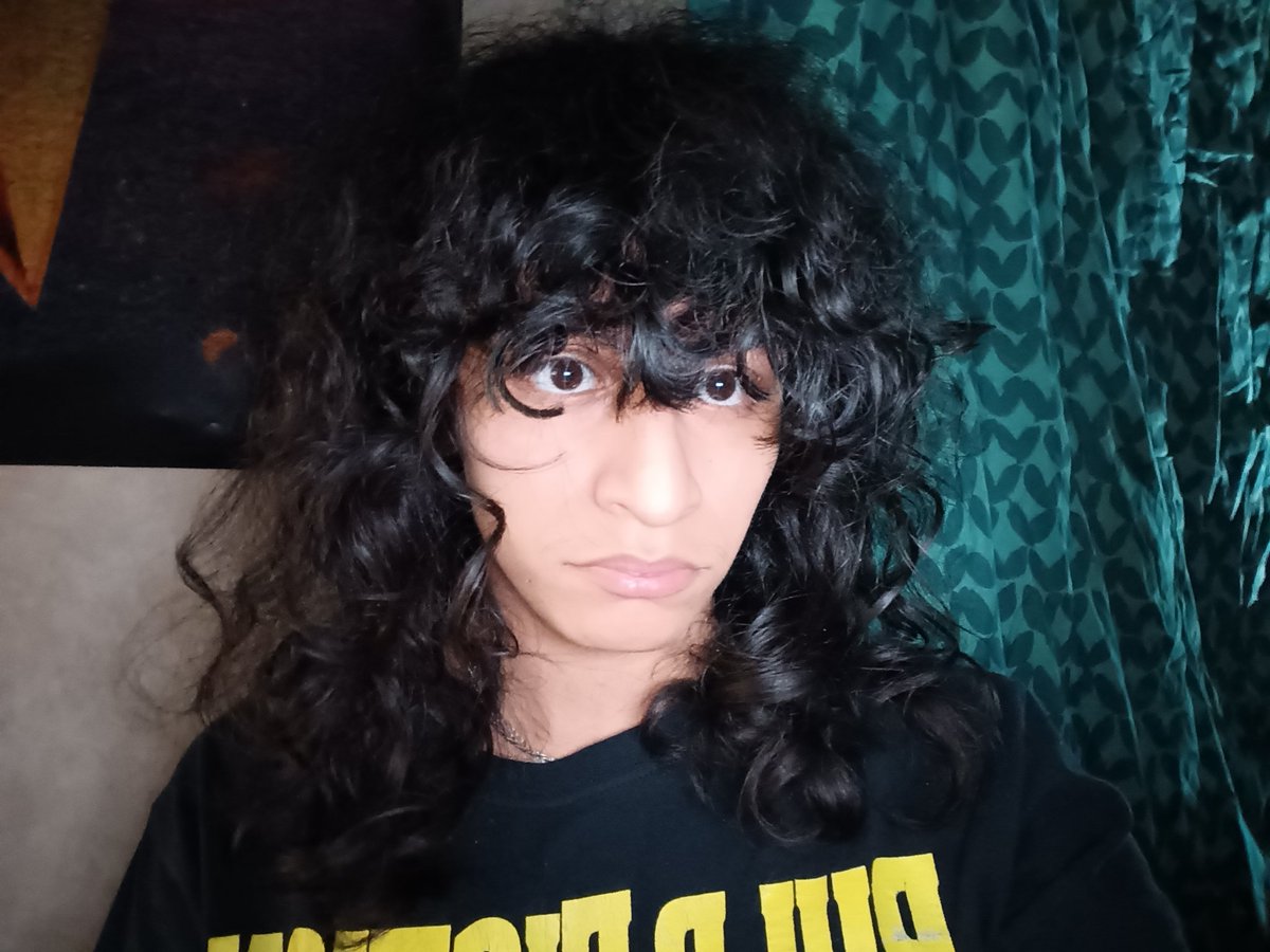 minoshpaws's tweet photo. with and without glasses :3 witch 1 betterr 👀  idkk 🐈  i cut my bangs 2day i mean yersterday :P https://t.co/goIhPiLS5A