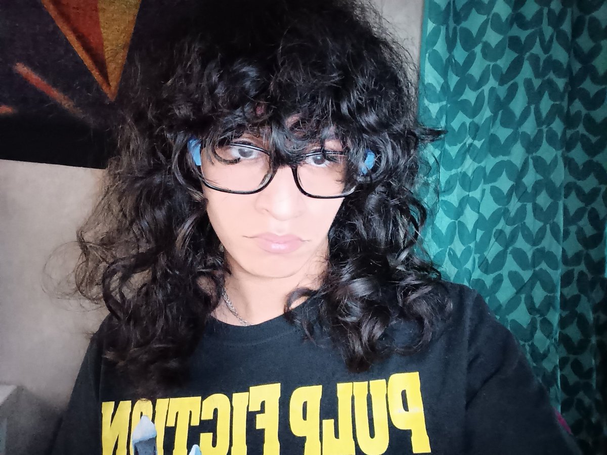minoshpaws's tweet photo. with and without glasses :3 witch 1 betterr 👀  idkk 🐈  i cut my bangs 2day i mean yersterday :P https://t.co/goIhPiLS5A