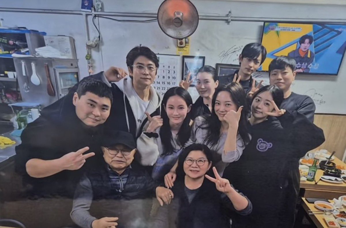 74E0H's tweet photo. Busy with reunions ☺️
Precious 🥔 and 🌕🌊 fam
#KANGTAEOH #ThePotatoLab #MoonRiver https://t.co/sQU2etQOBT