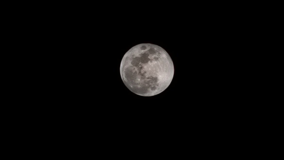 youhiinnoshima's tweet photo. 天狗山のテレビ塔と、今夜のスノームーン🌕

ようやく晴れてきました

#因島
#イマソラ https://t.co/aW0Y4IENHn