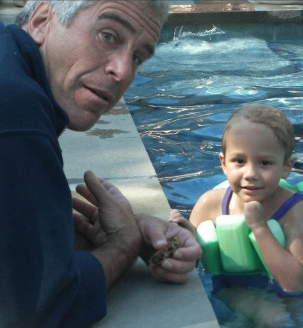 🔵 Yabancı bir X kullanıcısının paylaşımı;

"Bu adam Müslüman olsaydı, şu anda tüm dünya İslam’ı kınıyor olurdu. Yahudi olduğu için ise herkes sessiz."

"Bir sürü ikiyüzlü."