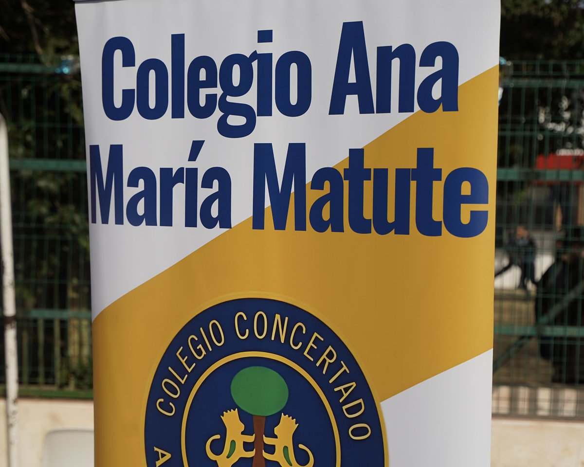 📚 ¡Hoy es día de 𝗥𝗘𝗔𝗟 𝗠𝗨𝗥𝗖𝗜𝗔 𝗔𝗟 𝗖𝗢𝗟𝗘! 

🤩 <a href="/PLeonSanchez/">Pedro León</a> visita el Colegio Ana María Matute en La Era Alta 

❤️ ¡Con muchos jóvenes murcianistas! 

🇬🇧 Ofrecido por la escuela de idiomas hispanish.es