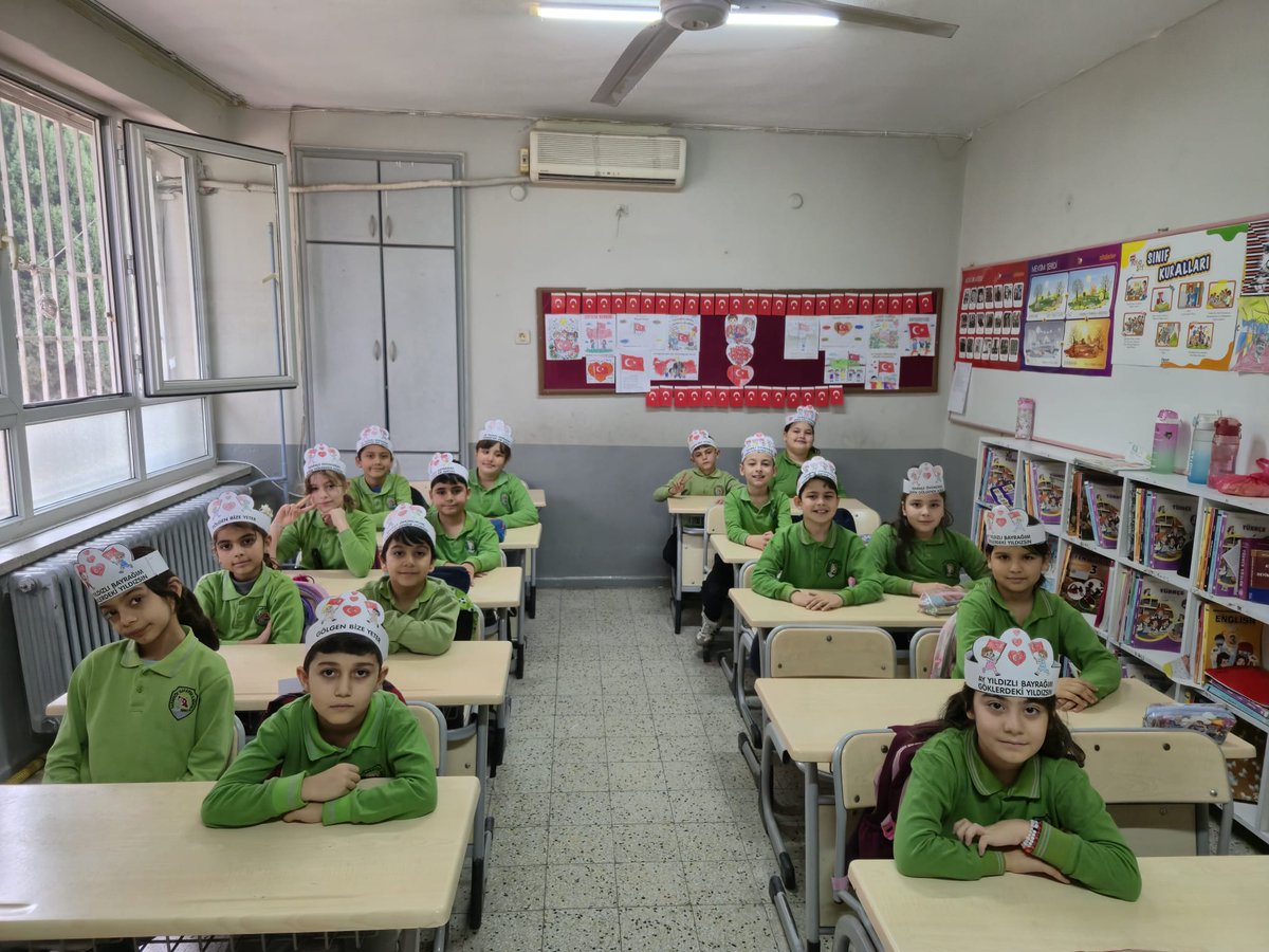 #Bayraksevgisi #BayrakVatandir #BayraklaBaşlayanOkul <a href="/bulent_akhan20/">Bülent AKHAN</a> <a href="/denizlimem/">Denizli İl Millî Eğitim Müdürlüğü</a> <a href="/tcmeb/">Millî Eğitim Bakanlığı</a> <a href="/Yusuf__Tekin/">Yusuf Tekin</a> <a href="/emre_caliskan/">Emre Çalışkan</a>