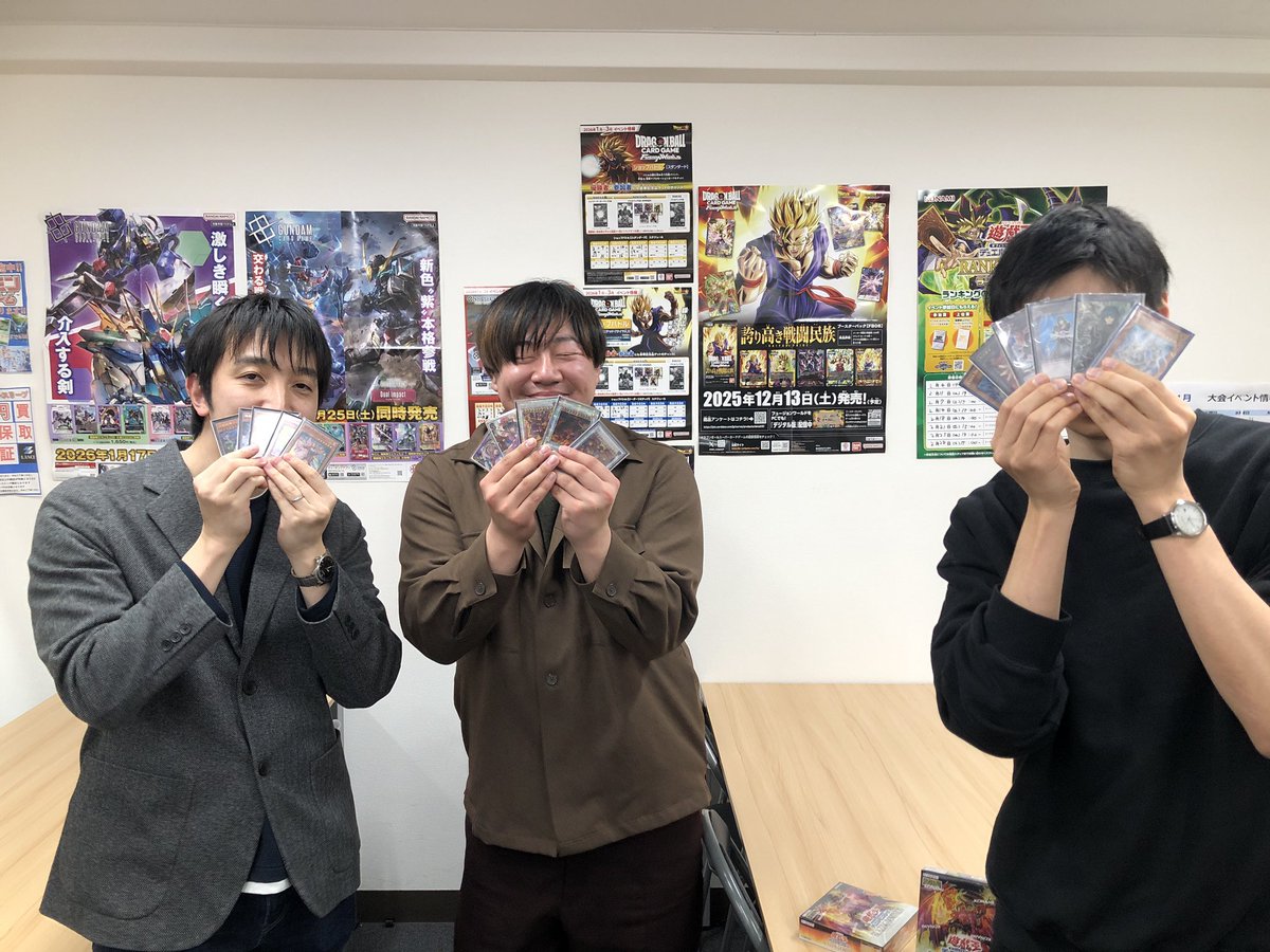 colorful1130CS's tweet photo. 今大会を見事制したのは【キラーチューン】【烙印】【巳剣】を使用した、チーム「裏路地サンダルフォンズ」の皆さんです！
優勝おめでとうございます🎉 https://t.co/2UHWHLerXu