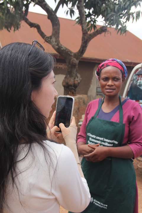 IST_Uganda's tweet photo. #MondayMotivation
Today, we celebrate a visionary woman in Kalerwe market who isn't just talking about climate change, she's solving it. 

By recycling organic market waste through BSF farming, she has transformed a sanitation challenge into a source of high-quality protein. https://t.co/uUluwUMtOG