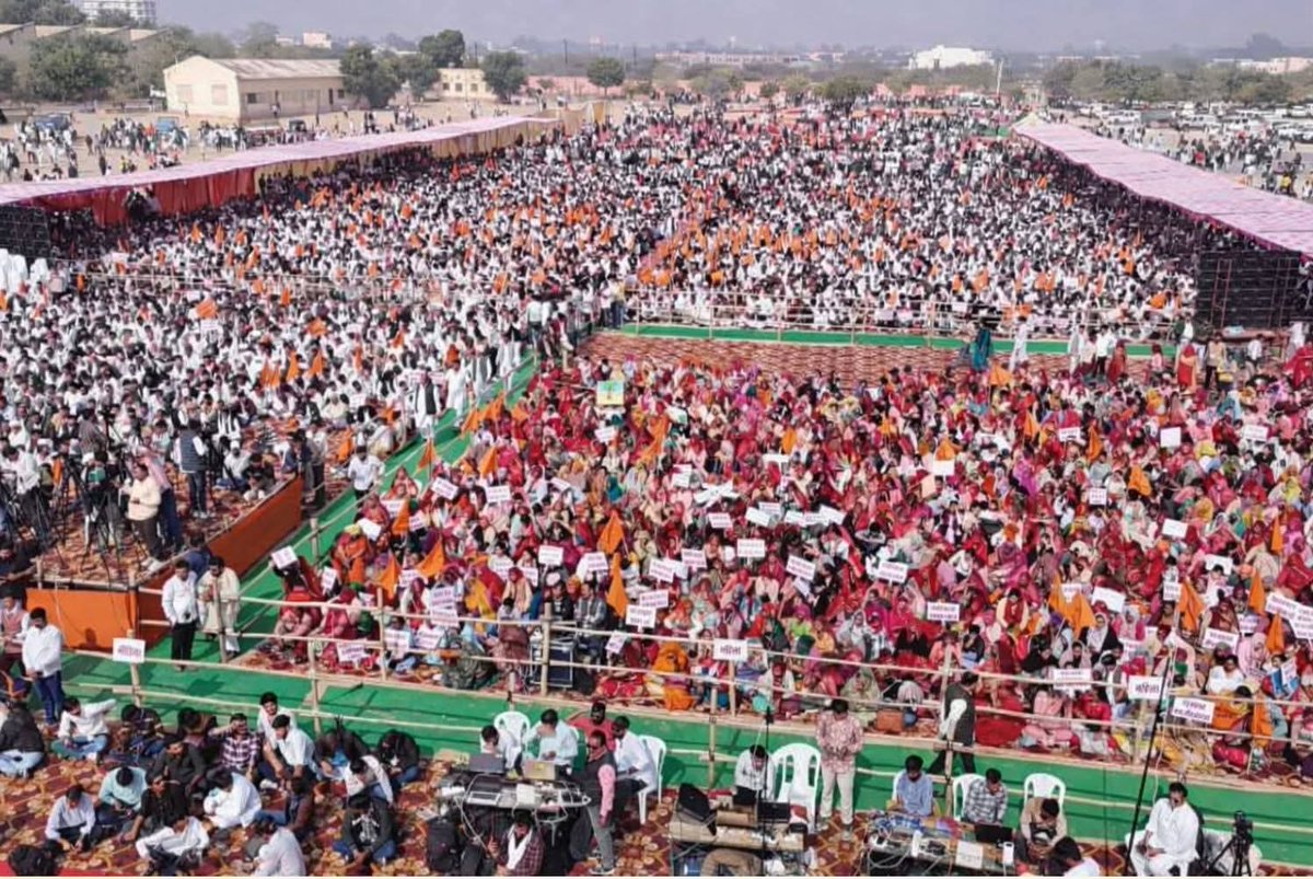 Muku0029's tweet photo. आज बीकानेर में उमड़ी भारी भीड़ इस बात की गवाह है कि जनता अब सिर्फ़ सुनना नहीं, क़ानून बनते देखना चाहती है।
सरकार को टालमटोल नहीं करनी चाहिए।
अब वक्त है कि ट्री प्रोटेक्शन एक्ट को लेकर ठोस और स्पष्ट क़दम उठाए जाएँ।🌳
#खेजड़ी_बचाओ_महापड़ाव https://t.co/gMsB8bHhy8