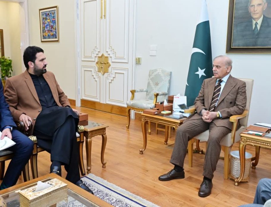 منتخب وزیراعلیٰ فارم 45 کے سامنے ناجائز اقتدار پر فارم 47 وزیراعظم ، فرق سامنے ہے۔