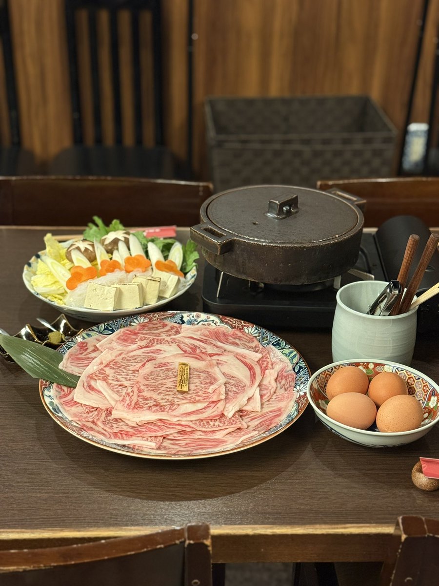 Instagram、TikTok撮影に協力してくれる外国人の方おられないかな？弊社鍋業態の食事をしているシーンを撮影させてくれませんか？
#牛鍋や日の出