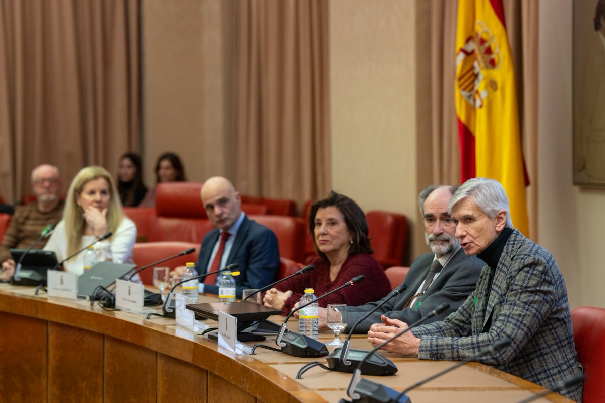fpmaragall's tweet photo. @Congreso_Es @ANavarroFPM @crismaragall @F_Armengol @javierpadillab 📢 Comenzamos con la primera mesa redonda “El sistema sanitario ante un nuevo escenario para el diagnóstico y el tratamiento del Alzheimer”.

Expertos en neurología, atención primaria y salud pública debaten cómo adaptar la atención a la enfermedad. https://t.co/YEJTIPrkdK