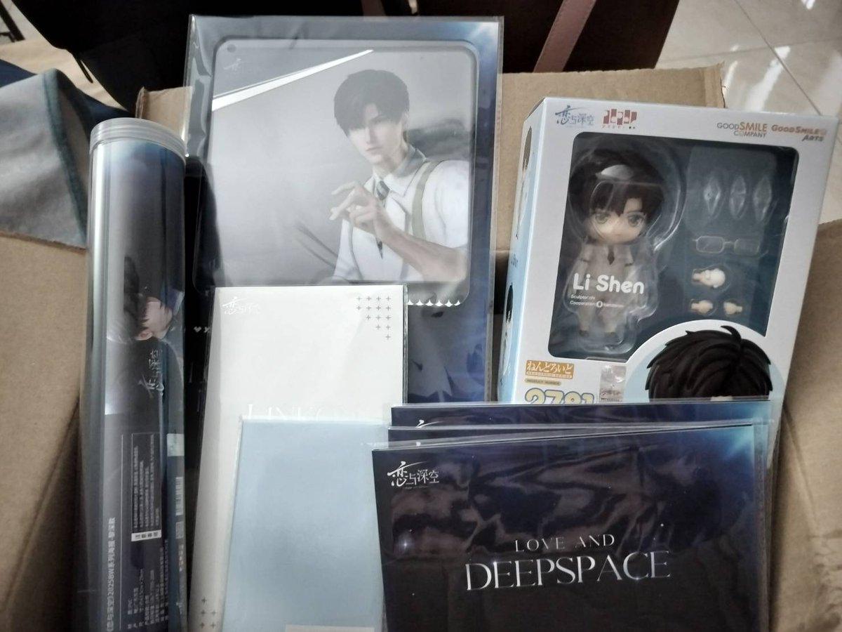LovelySorryYou's tweet photo. พี่หมอมาส่งถึงมือแล้วนะคะ แพ็คมาดีมาก มาถึงมือแบบไร้รอยขีดข่วนเลยค่าาา ขอบคุณทางร้านมากๆนะคะ #รีวิวซิลเวอร์มูน https://t.co/tkI0oJ0Jao