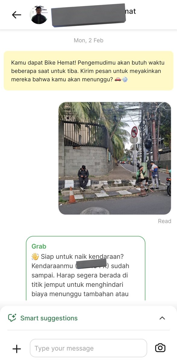 zidwle's tweet photo. Driver yg saya pesen salah ambil cust nih. Jelas alamat saya di pintu depan, tapi dia jemput di pintu belakang dan ambil customer lain. Ovo saya bisa balik ga ya?  @GrabID https://t.co/XlfJx3JyOD