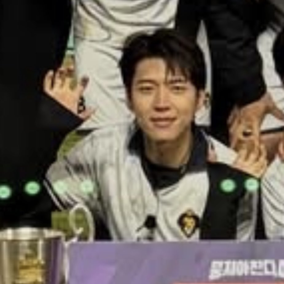 𖦹𖦹 tweet media