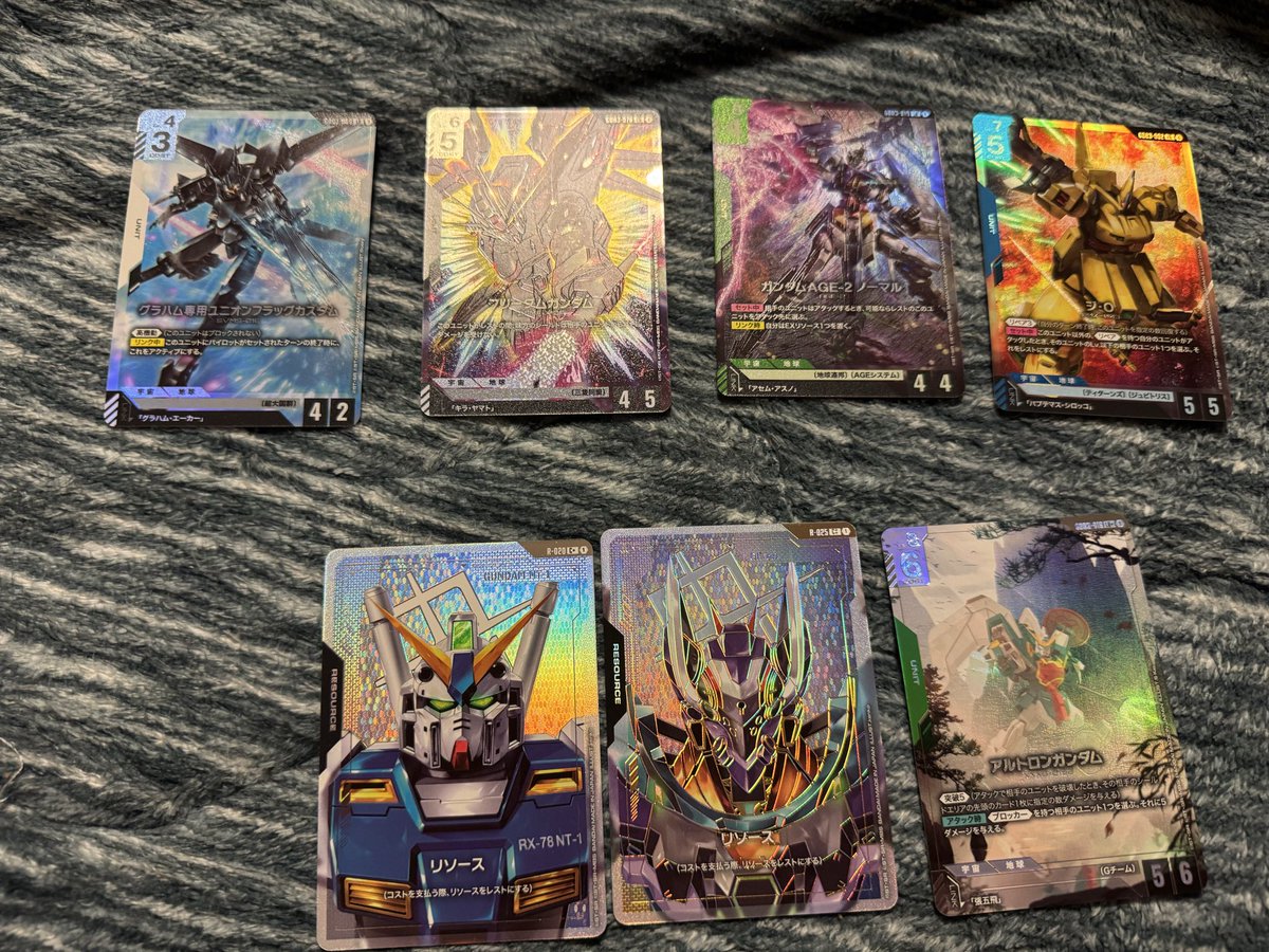 Amazonから、やっと届いて開封したら1パックでリソース++来て、R+確定orSPなしと絶望に思って開け続けたら、LR+で、びっくりしました((((；ﾟДﾟ))))
ふるちょこさんとお揃い！ヾ(●´∇｀●)ﾉ