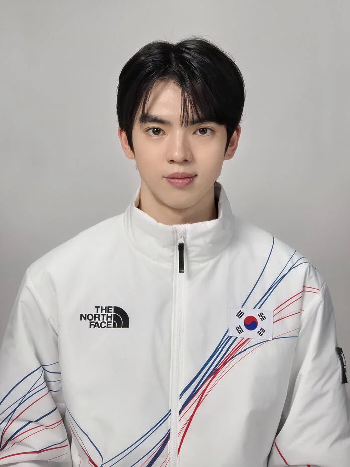 シンプルなNORTH FACEのロゴが、 今のジュナニのアスレチックなムード