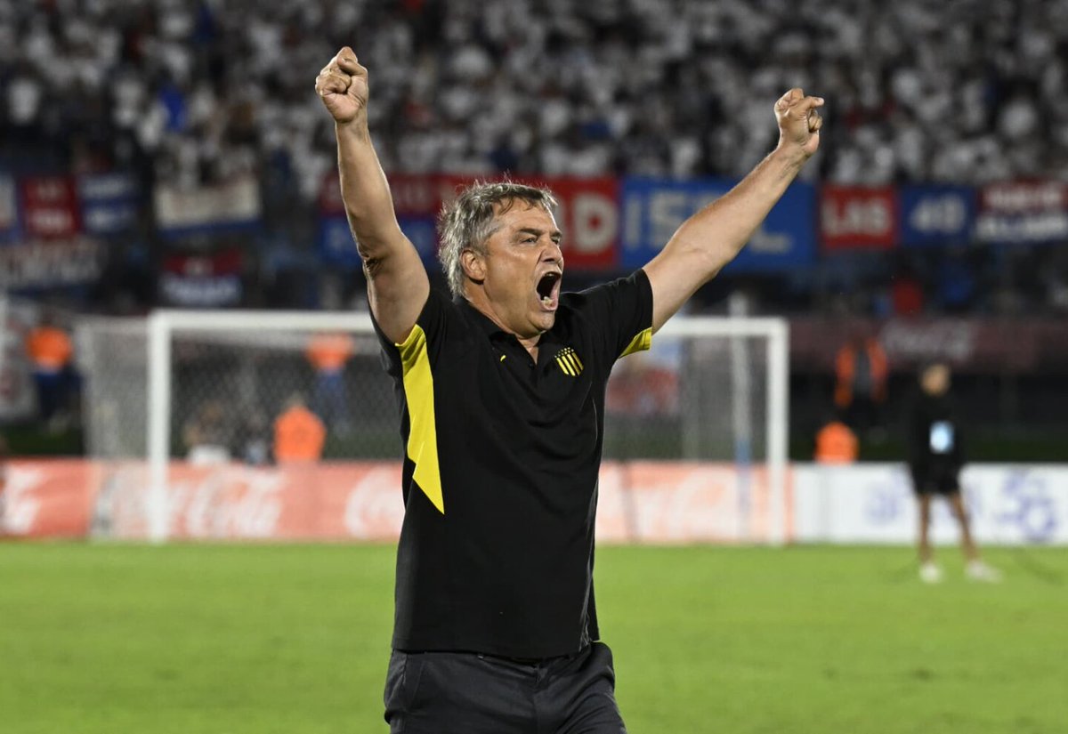 Tirando Paredes tweet media