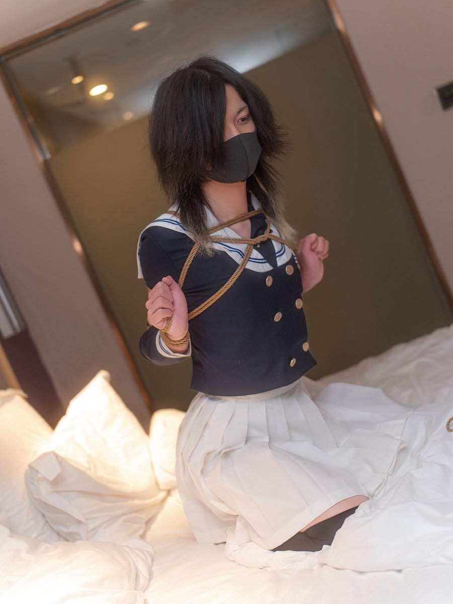 suzuya_203's tweet photo. 身边朋友说这张很有氛围感( )
(其实是来自八百年前的捆捆之老图)
是AC大人捆的喵!↓
@MoAccelerator
#shibary #绳缚 #绳艺 #男娘 https://t.co/b9AU62LifG