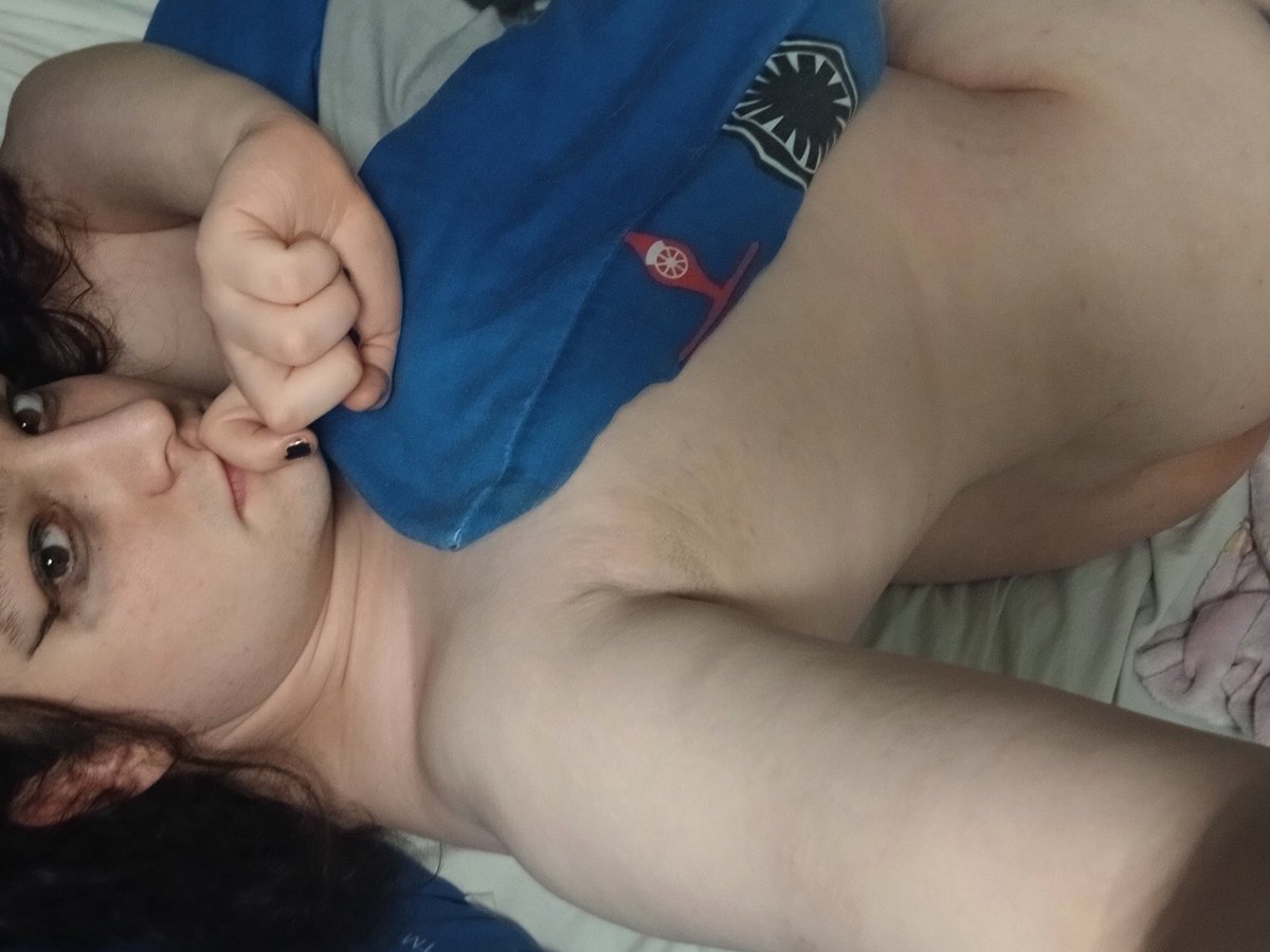 RebeccaAyreSW's tweet photo. had some company last night...here's a cute morning after pic for you x

#tgirl #tease #ass https://t.co/rTwnJWNzWQ