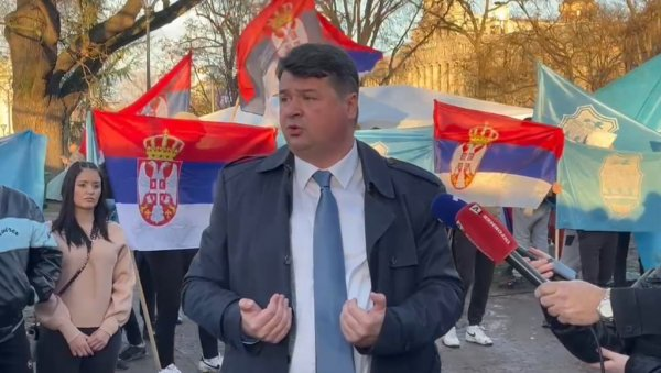 bgd_bellzebub's tweet photo. Evo moj skromni doprinos. Poseta nehigijenskom naselju ispred Skupštine. https://t.co/FGXbTqOLbI