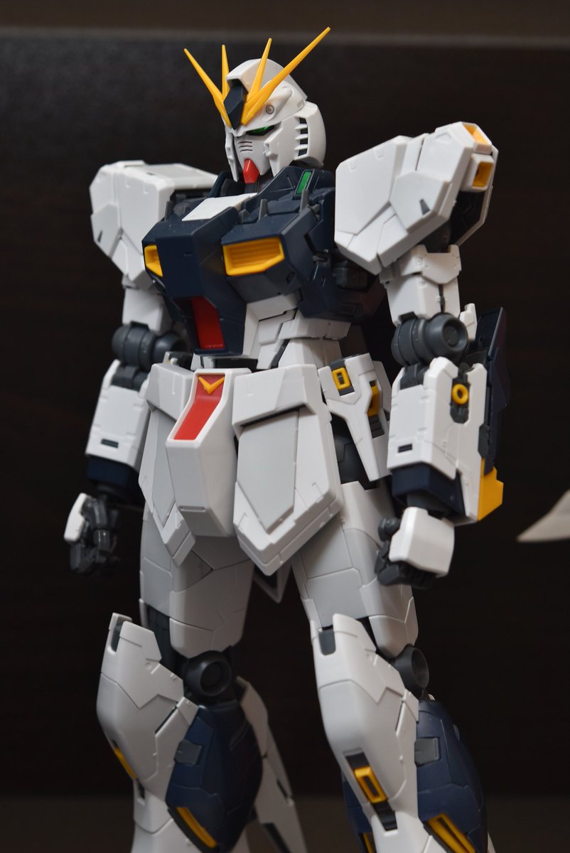 RX-93 ν GUNDAM
時が止まってしまってるνガンダム。
定期的に引っ張りだしてきて眺めたくなる。。。