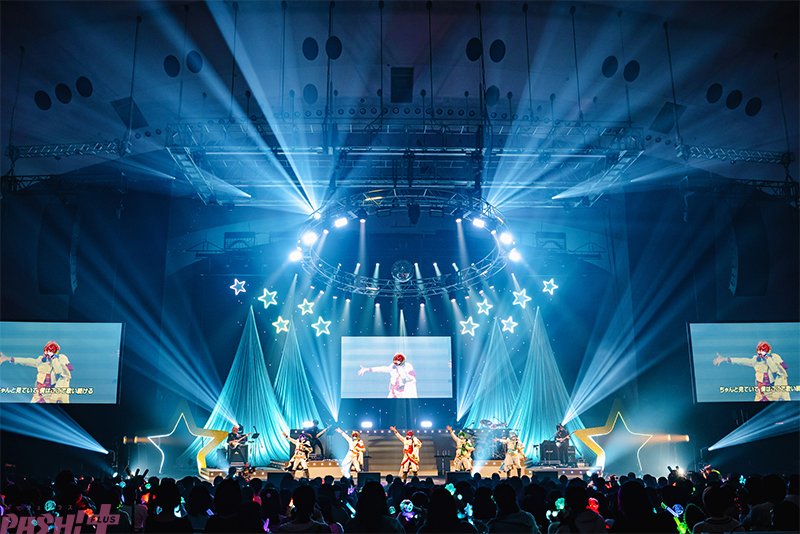 magazine_pash's tweet photo. 「すたぽら」自身初のホールライブを完全ソールドアウトで開催！ 結成5周年、Relu卒業前最後の5人のステージの写真付きレポートが到着

#すたぽら

https://t.co/HYB6IrOB0S https://t.co/T8eeXOvA6V