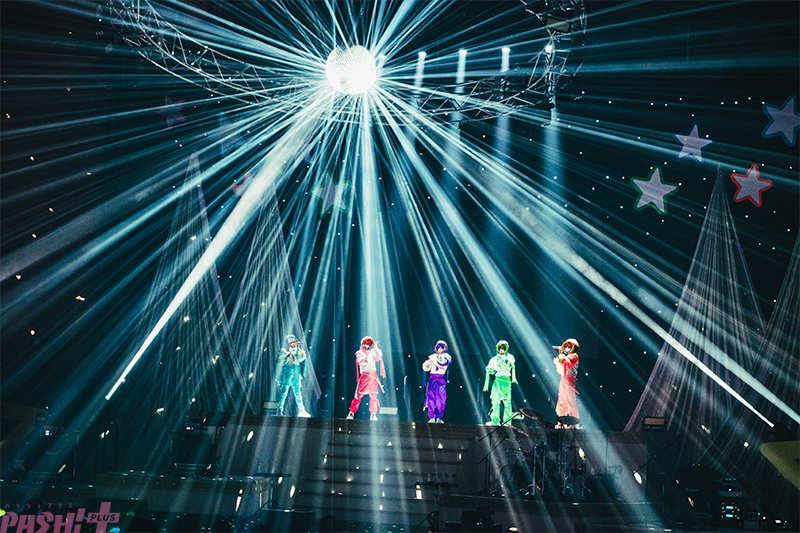 magazine_pash's tweet photo. 「すたぽら」自身初のホールライブを完全ソールドアウトで開催！ 結成5周年、Relu卒業前最後の5人のステージの写真付きレポートが到着

#すたぽら

https://t.co/HYB6IrOB0S https://t.co/T8eeXOvA6V