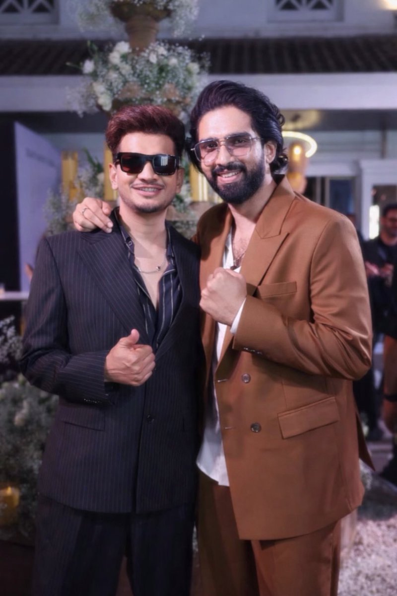 This picture! 🔥
<a href="/AmaalMallik/">Amaal Mallik</a> x <a href="/munawar0018/">munawar faruqui</a> 

#AmaalMallik #MunawarFaruqui