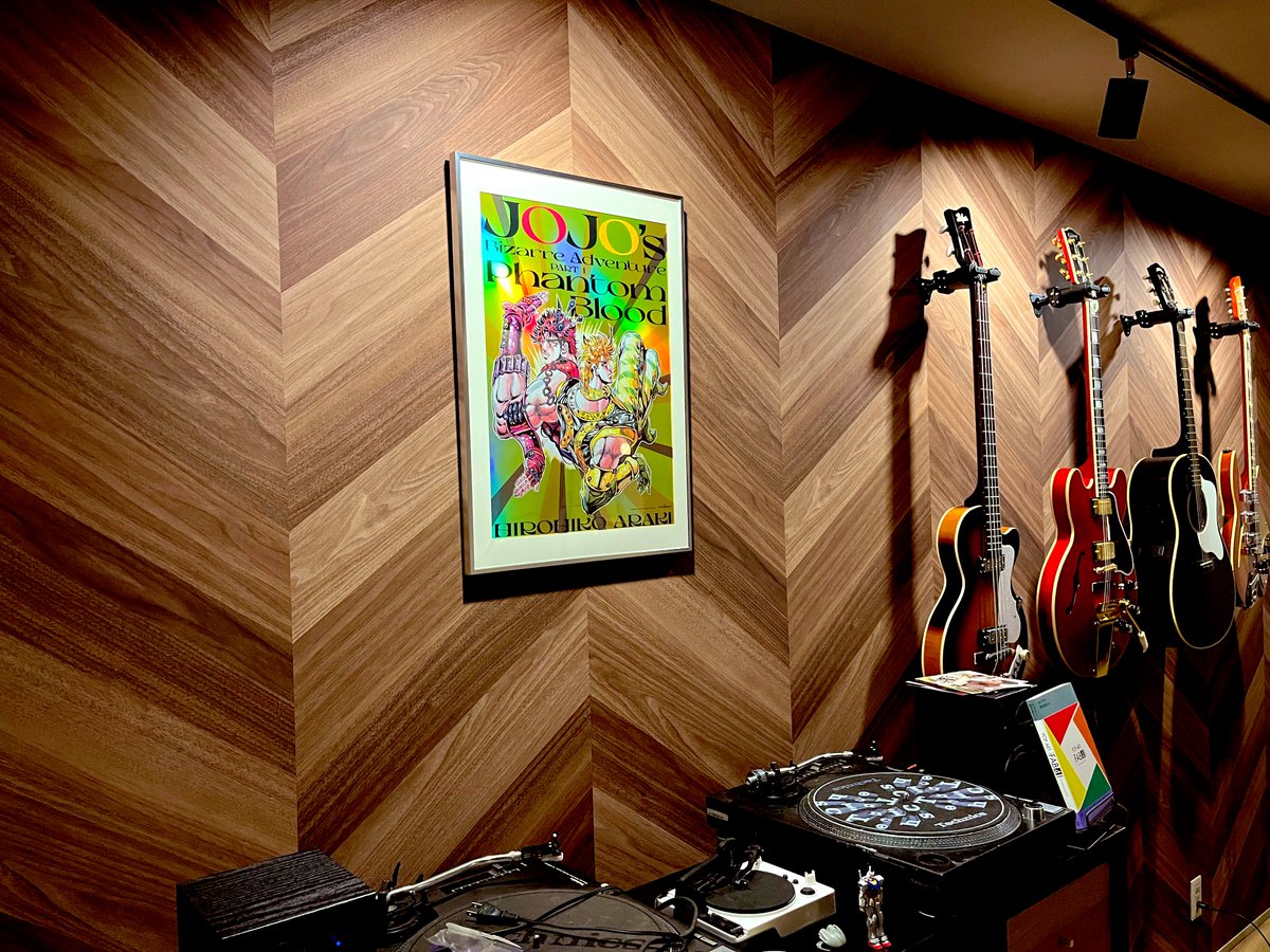 音楽部屋にポスターを貼ったら
一気にジョジョを崇めるための部屋になった