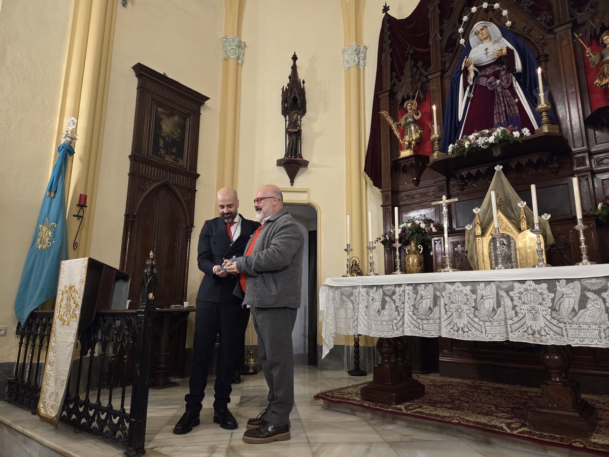 UNA MIRADA QUE NOS UNE DESDE HACE CINCUENTA AÑOS 

Así comenzó el calendario conmemorativo del cincuentenario de la bendición de María Santísima del Patrocinio: un acto lleno de fe, gratitud y memoria compartida. 

#50AñosBajoTuPatrocinio