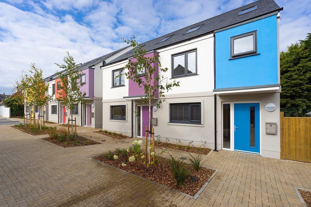 target_timber's tweet photo. What refreshing and cheerful looking homes! And they are built with Target timber frames to ensure top levels of insulation and low energy bills. 
Find out more about using #timberframes for housing developments.
https://t.co/RNuE9YYItc https://t.co/pGoKRCuzFl