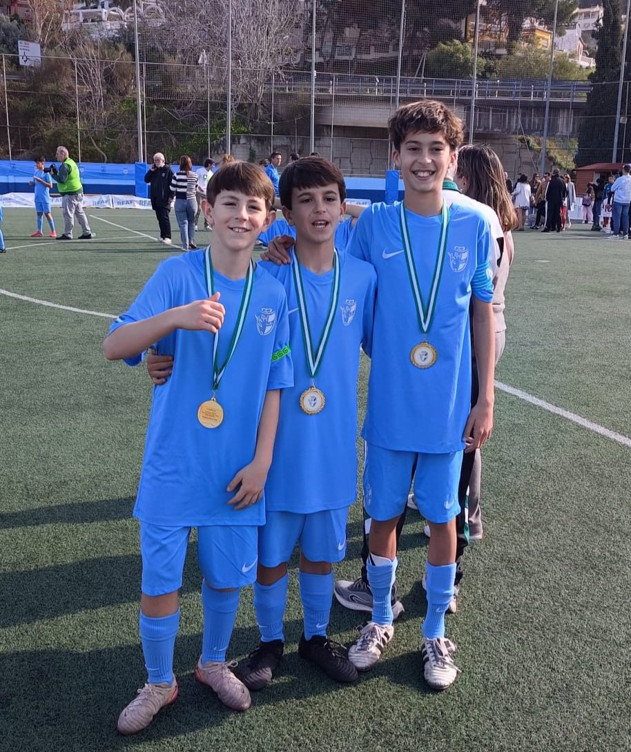 🏆🎖 Los canteranos José Manuel Núñez, Martín García y Carlos Martín, campeones de Andalucía con la selección sevillana Sub-12. 

¡Enhorabuena! 💪⚪️🔴

#CanteraSevillaFC