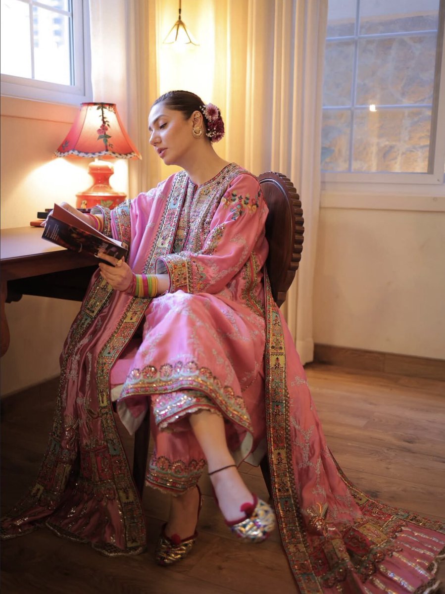 lubitubis's tweet photo. oh one of my fav mahira khan desi looks alr. the whole look is just so so pretty https://t.co/XOmFEg5Ddm
