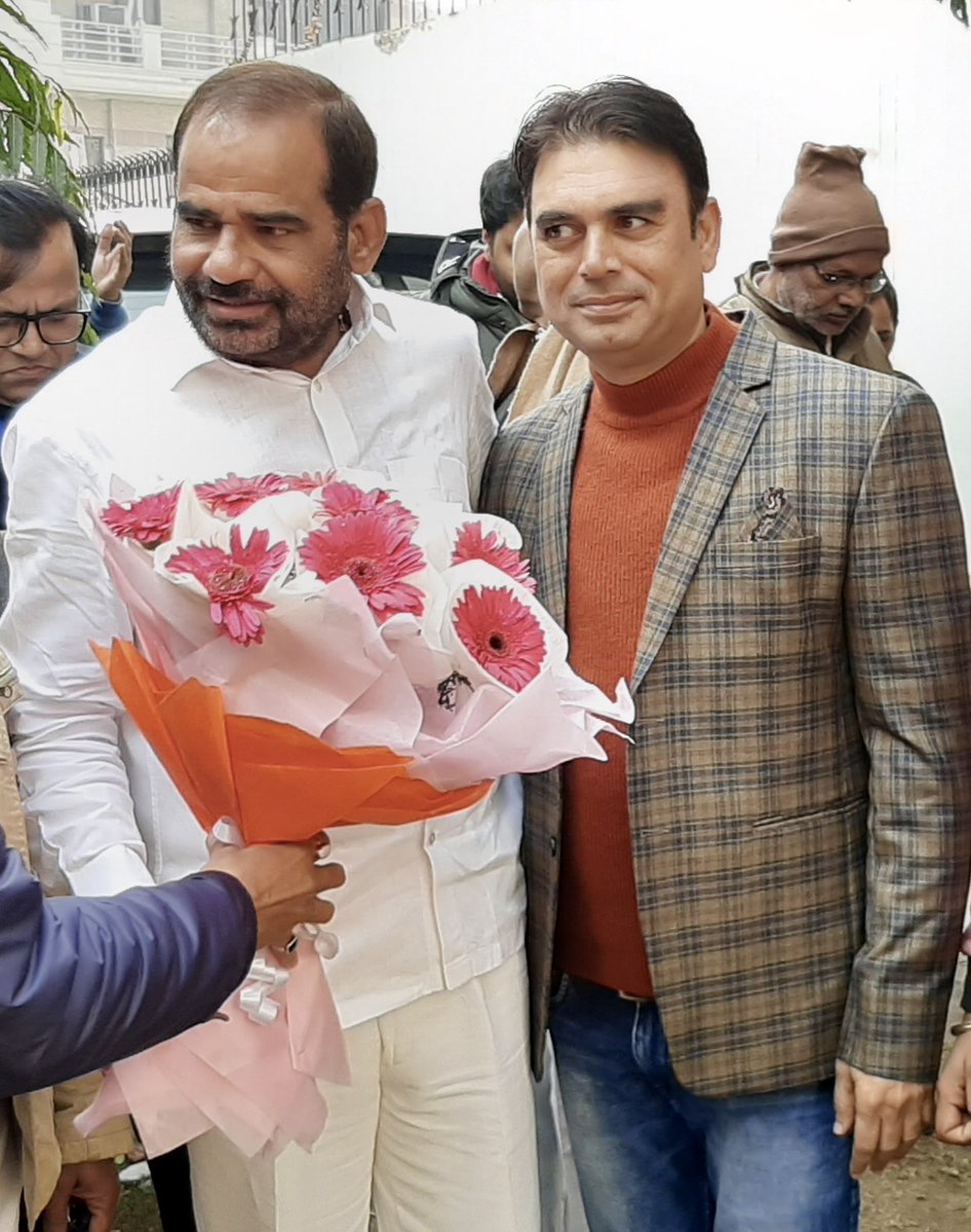 भारत सरकार के <a href="/HMOIndia/">गृहमंत्री कार्यालय, HMO India</a> श्री <a href="/AmitShah/">Amit Shah</a> जी ने <a href="/BJP4India/">BJP</a> के वरिष्ठ नेता दक्षिणी दिल्ली के पूर्व सांसद श्री <a href="/rameshbidhuri/">Ramesh Bidhuri</a> जी को Y+ श्रेणी की सुरक्षा दी हैं, जिसमें कमांडो और पुलिसकर्मी शामिल हैं l 

रमेश बिधूड़ी जी को दिल्ली में होने वाली "SIR" की बड़ी जिम्मेदारी मिली है !!