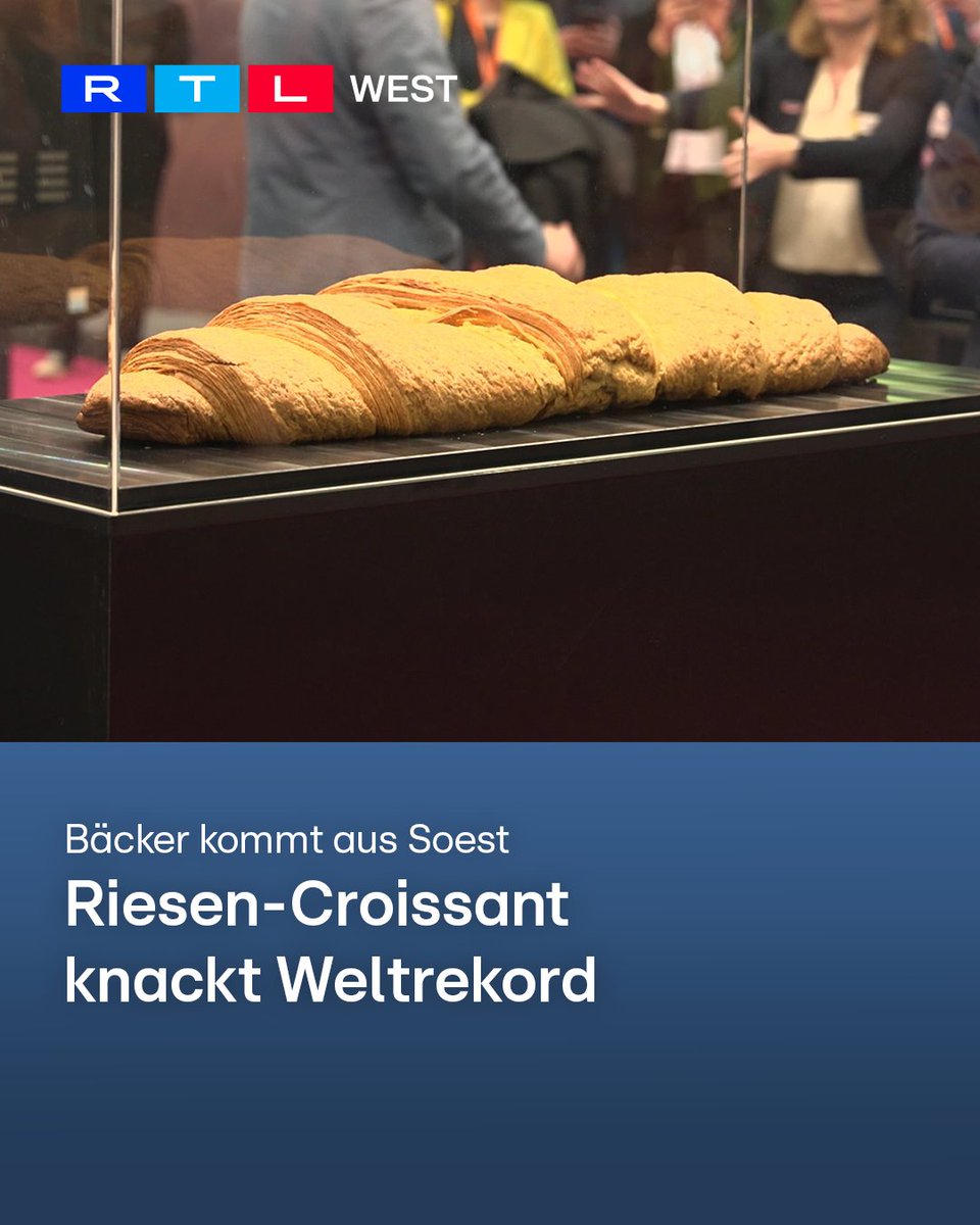 RTLWEST's tweet image. Auf der Süßwarenmesse #ism in #Köln wurde am Sonntag (02.02.) ein #Weltrekord geknackt. Ein Bäcker aus #Soest hatte ein XXL-Croissant gebacken. Das Gebäck ist 85 Zentimeter lang. Damit übertrifft es den bisherigen Weltrekord von 61 Zentimetern deutlich. Die Fachmesse läuft noch