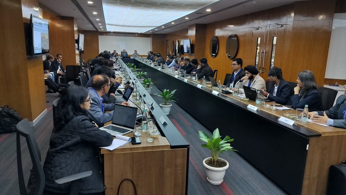 Convergence tweet media