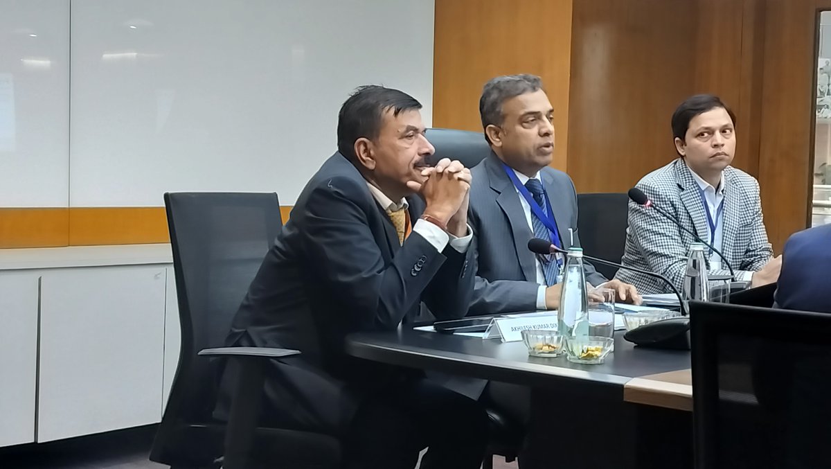 Convergence tweet media