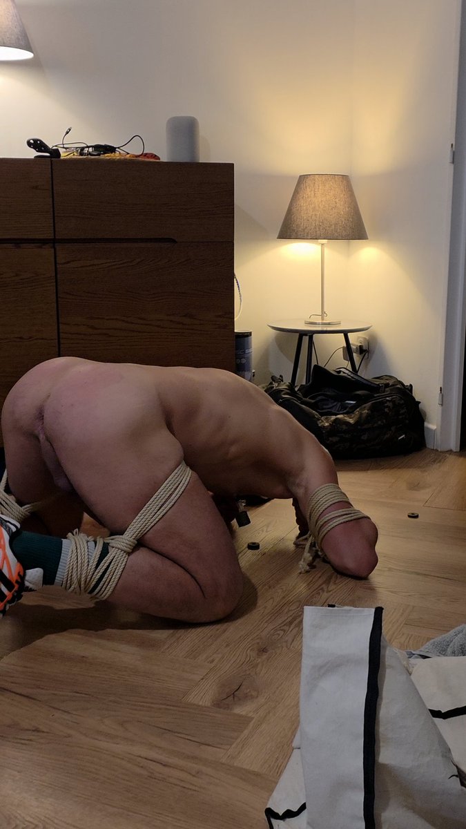 KnotSFW_FR's tweet photo. Playing games 😈🐕

#kinbaku #bondage #gayboy #gayshibari #shibaristudy #gaybdsm #gaybondage #shibari #malebondage #maleshibari #gaybondage #gaybdsm https://t.co/4qo2vyHVNO