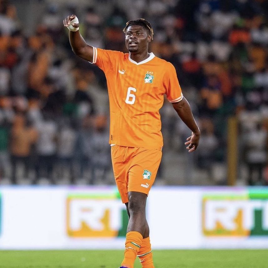 Emmanuel Agbadou, gerekirse idmanlara çıkmam diyerek rest çekti.

(Ertan Süzgün)