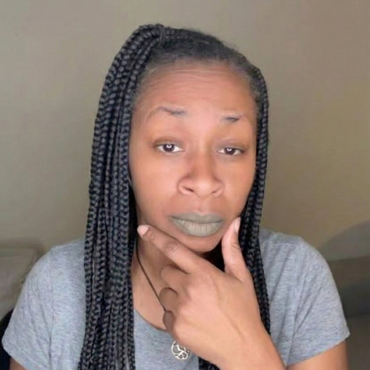 matoujourbelle's tweet image. ป้านสจเส้นตอนกินมาการองนสจ