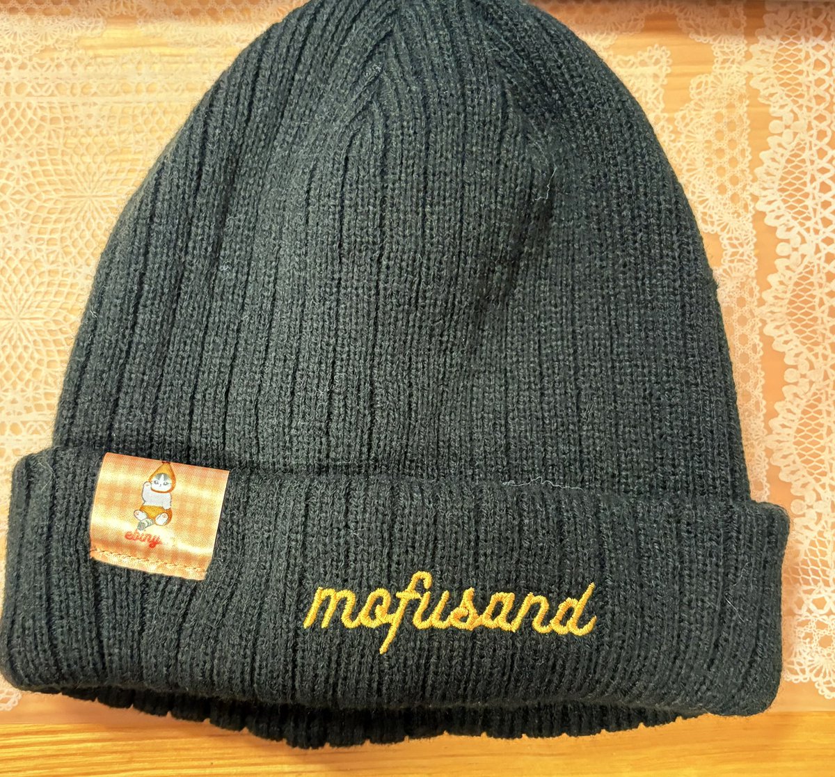 なくしたニット帽の代わりを探すも、ペラすぎたり、ボンボンついてて嵩