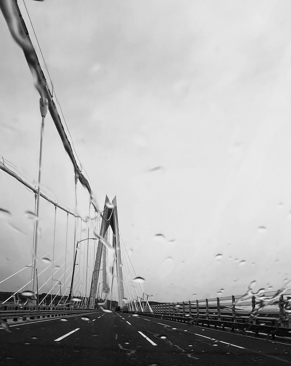 ErolPhotog15142's tweet photo. “Monochrome Monday” photo series…
‘On the bridge on a rainy day’
#MonochromeMonday #photoseries #onthebridge #onarainyday #monochrome #bnw #photo https://t.co/3tYRxvXAcu
