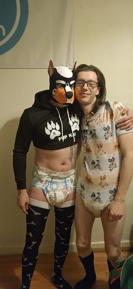 kaipup1989's tweet photo. Hads a nice night in with @JoeyFennec and other a few other littles xx https://t.co/lVWZgqxAZo
