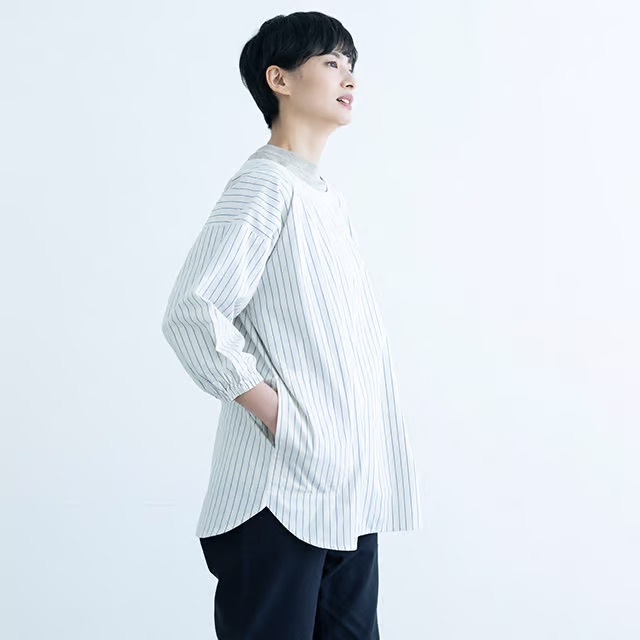 袖にゴムを入れて、水や汚れが 袖口から入ってこない作りにしたり