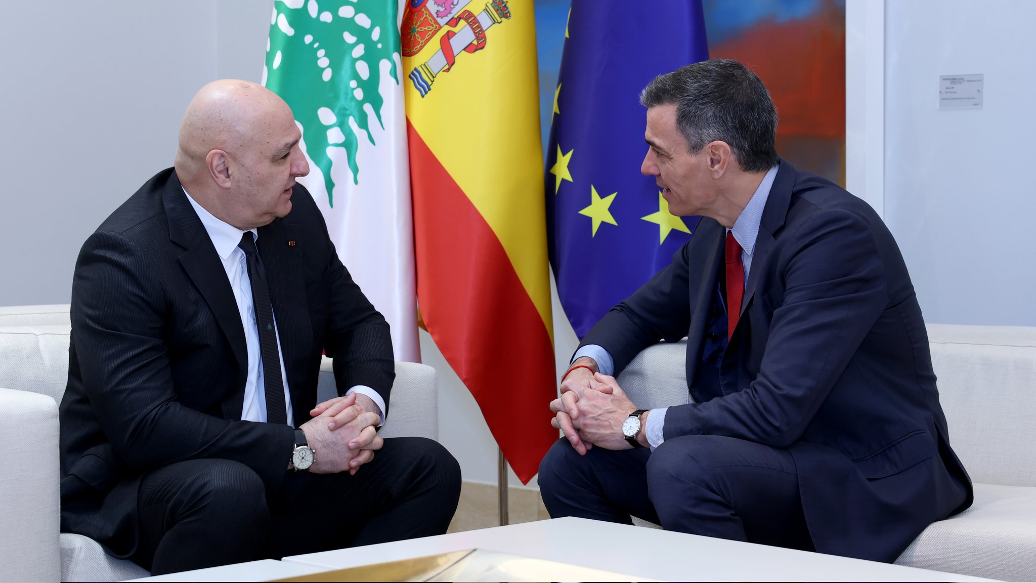 جوزف عون خلال خلال لقائه الـموسع مع رئيس الوزراء الإسباني بدرو سانشيز (الرائسة اللبنانية).