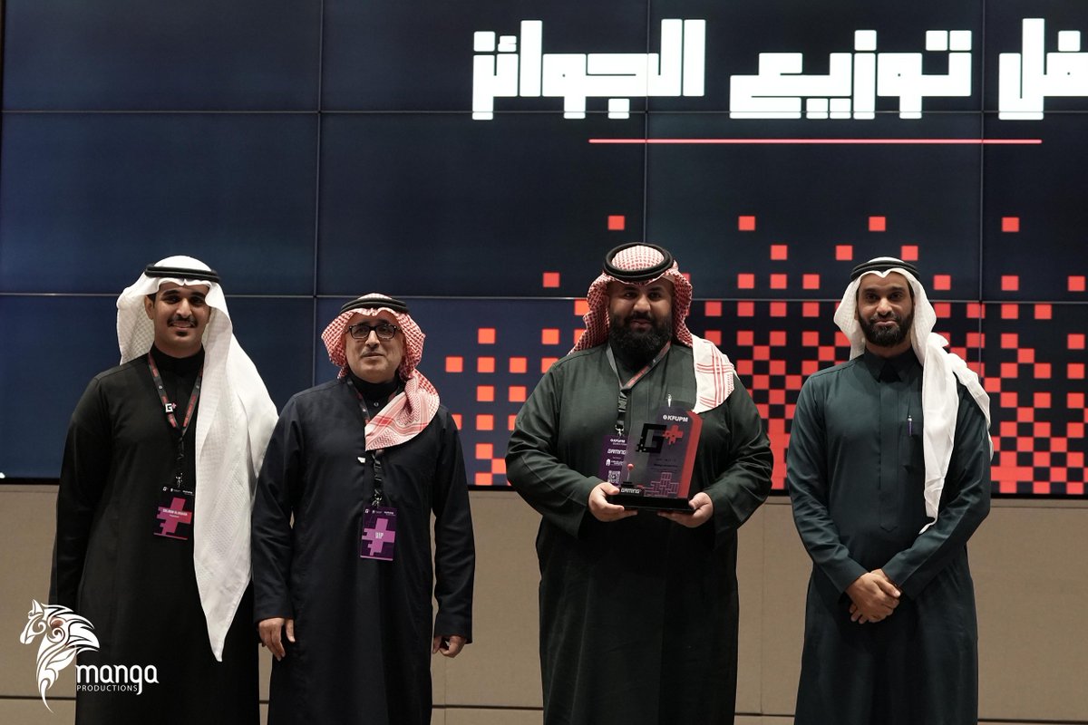 manga_prd's tweet photo. يسعدنا في #مانجا_للإنتاج مشاركتنا في فعالية @KFUPMGaming بجامعة الملك فهد للبترول والمعادن، حيث تواجدنا بالجناح لاستعراض تجارب ألعابنا ونقل خبراتنا في صناعة الألعاب، ومشاركتنا ضمن جلسة حوارية مقامة 🎤
وتتويجًا لهذه المشاركة تشرفنا باستلام جائزة شريك النجاح، في محطة تعكس شراكة نعتز بها ومسيرة مستمرة لدعم الإبداع وصناعة المستقبل في قطاع الألعاب 💜