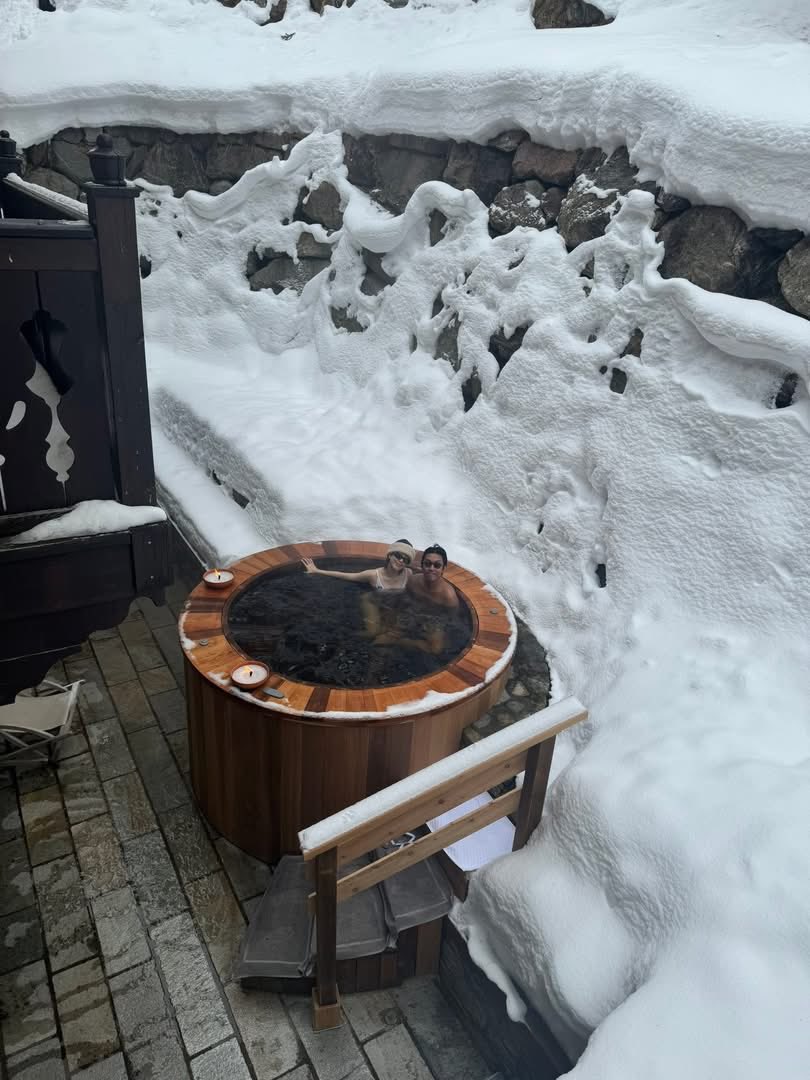 nateegetsunova's tweet image. //ourwinterhome🏡❄️// 👩‍❤️‍👨🎄🛁😎🐟🍽️🎮🧦⛷️🛗🪑💄🎣🎠🧀 #LL🍙 #courchevel