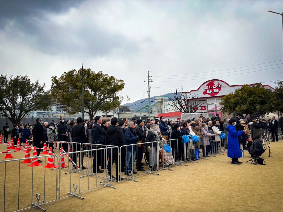 岡山2区では、つむらけいすけ候補と岡山市東区役所前で。
広島3区では、あずまかつや候補、比例中国ブロックの平林晃候補と、安佐南区の祇園第二公園で、街頭演説に臨みました。

岡山2区も広島3区も、大接戦、大激戦の状況です。
ひとりでも多くの方に声をかけていただき、