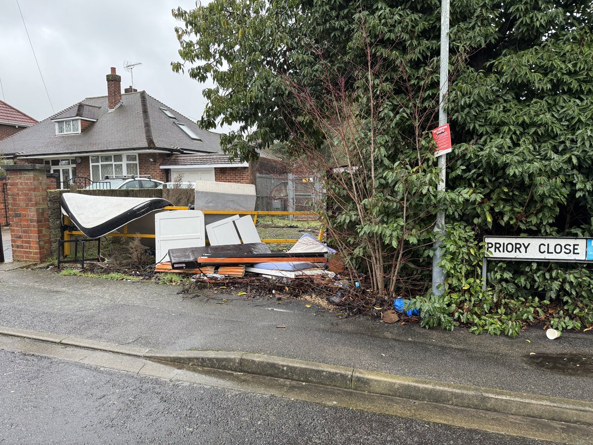 Usual story in Priory Close, Hayes.  Can we get this cleared <a href="/Hillingdon/">Hillingdon Council</a>  thank you
