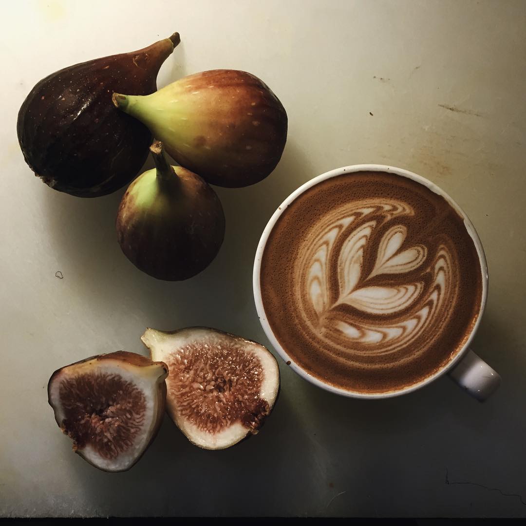 aze5ya's tweet image. 新婚生活、ほんと楽しいけど、朝ごはんにマクロビの豆腐サンド作ったら、旦那が「これ何？」て困惑顔ｗｗ　500円くらいの素材使ったのに、どうやら納得いかなかった模様😂 今日は天気いいけど、もう少し味付け練習せねば…🥲